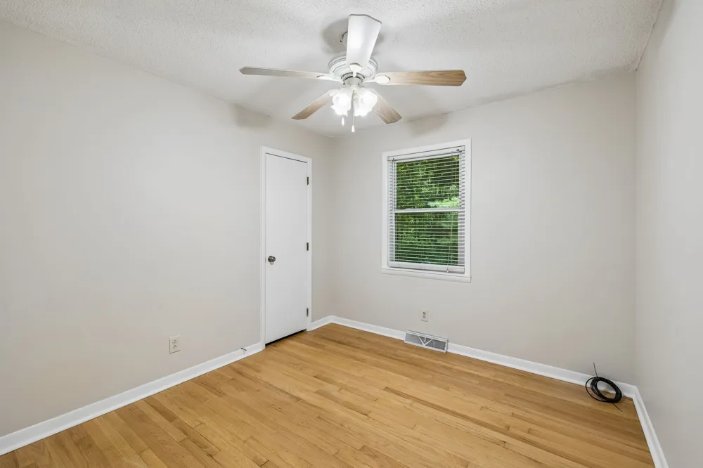 302 W Point Dr Lafayette, TN 37083