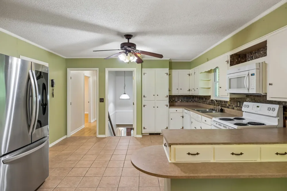 302 W Point Dr Lafayette, TN 37083