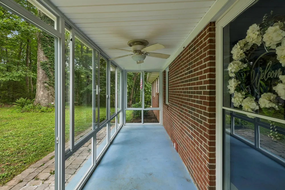 302 W Point Dr Lafayette, TN 37083
