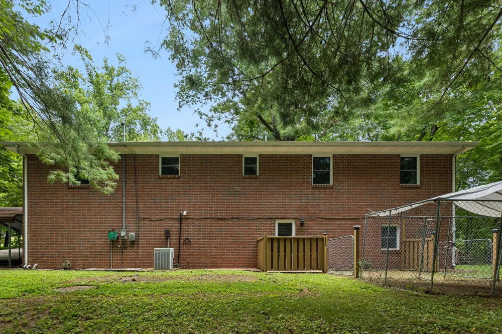 302 W Point Dr Lafayette, TN 37083