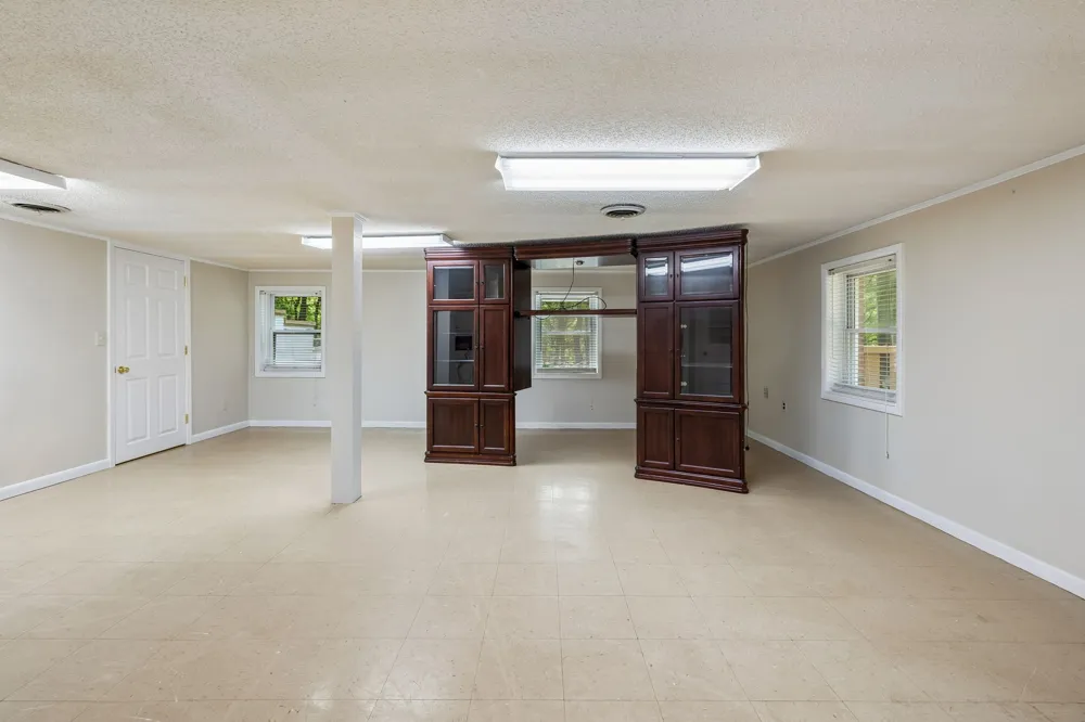 302 W Point Dr Lafayette, TN 37083