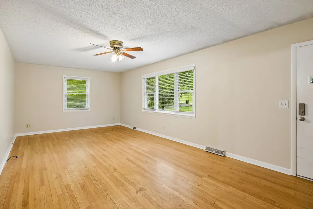302 W Point Dr Lafayette, TN 37083
