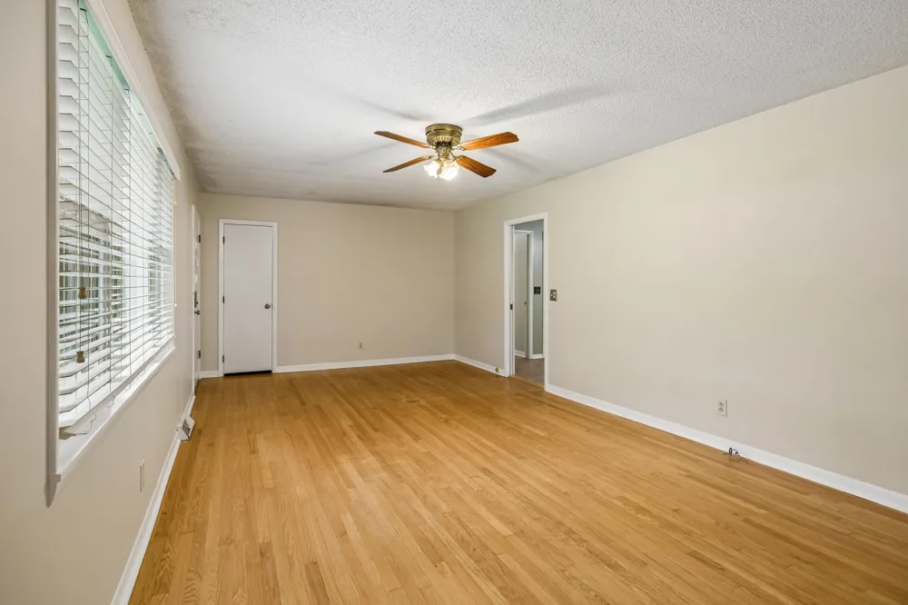302 W Point Dr Lafayette, TN 37083
