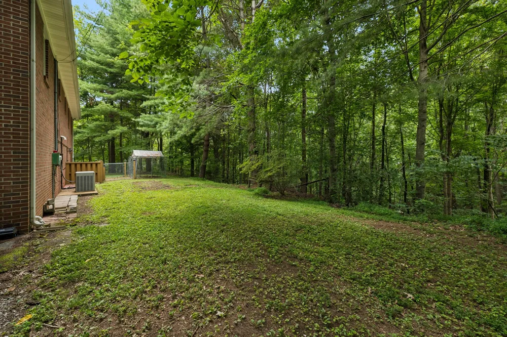 302 W Point Dr Lafayette, TN 37083