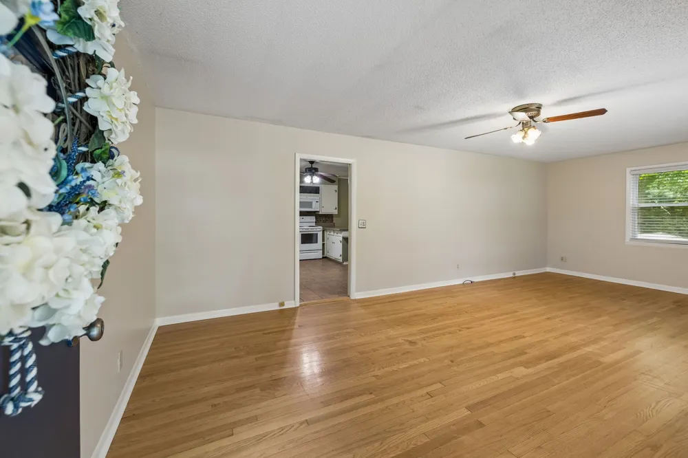 302 W Point Dr Lafayette, TN 37083