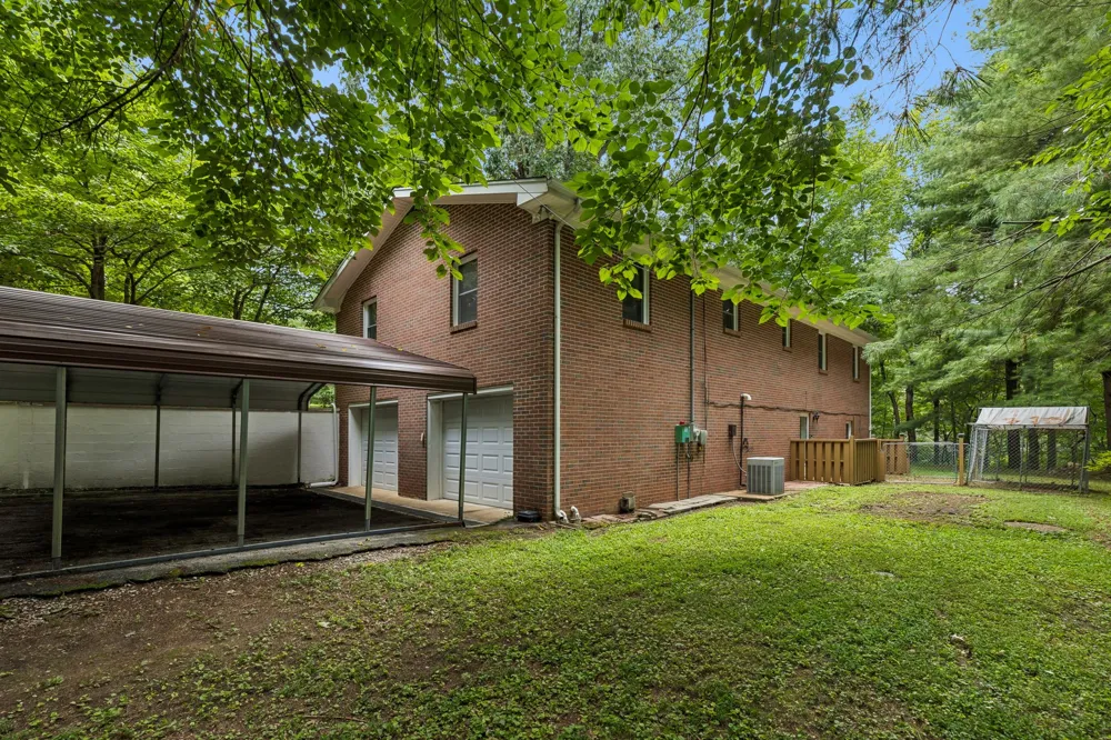 302 W Point Dr Lafayette, TN 37083