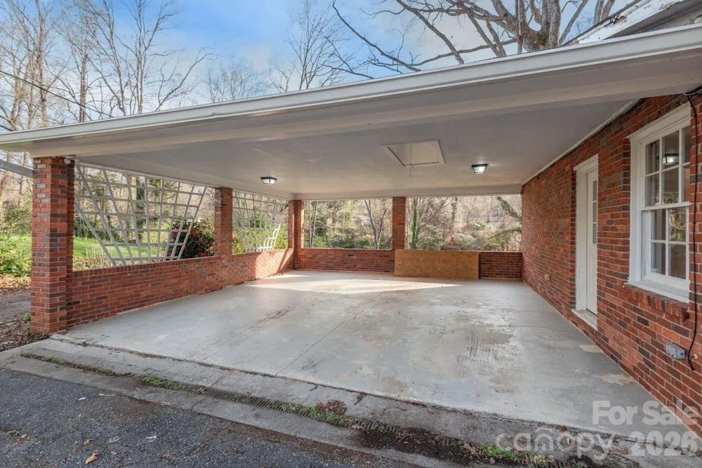 624 Brentwood Court Winston Salem, NC 27104
