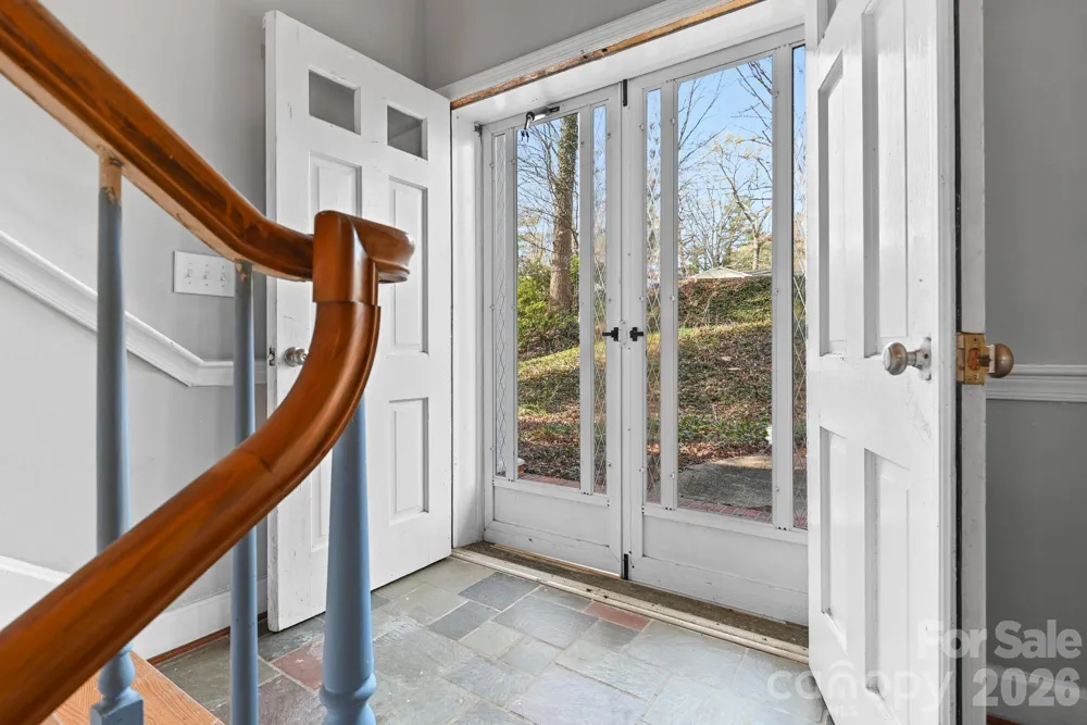 624 Brentwood Court Winston Salem, NC 27104