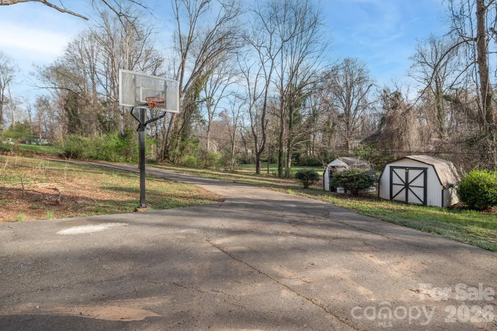624 Brentwood Court Winston Salem, NC 27104