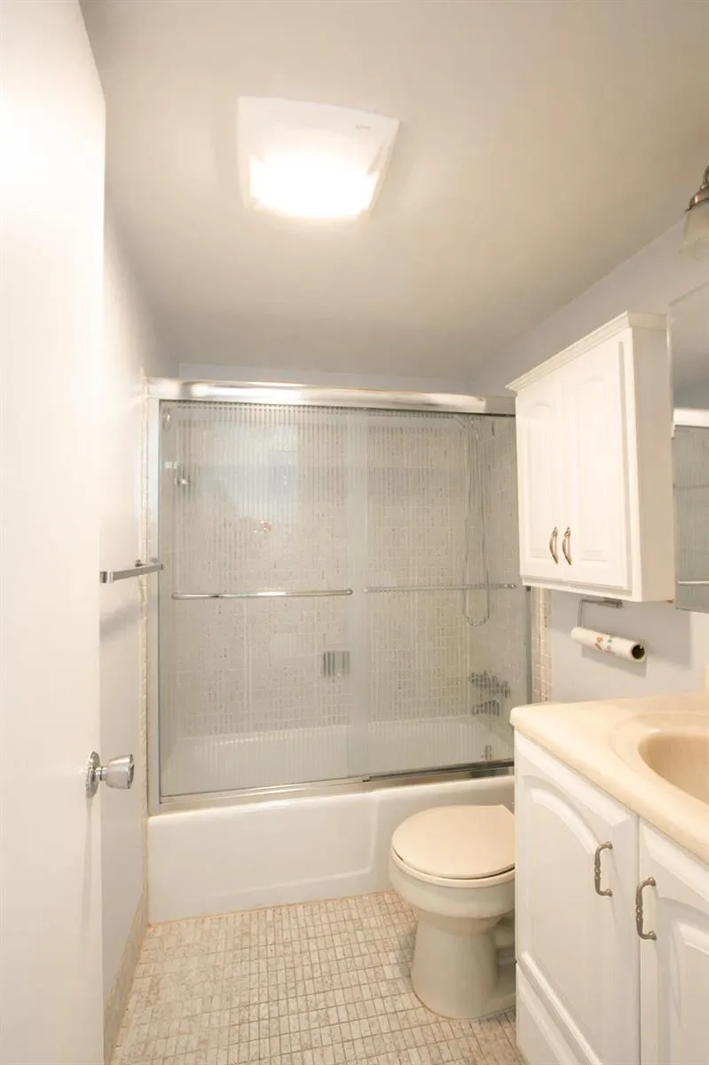 3240 Lake Osborne Drive #208 Lake Worth, FL 33461