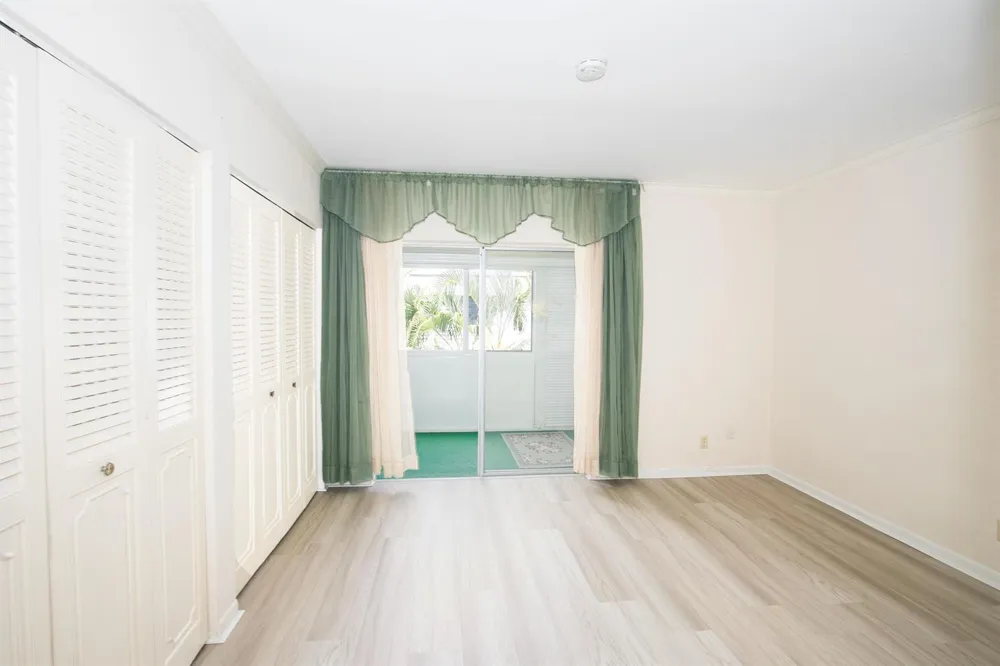 3240 Lake Osborne Drive #208 Lake Worth, FL 33461