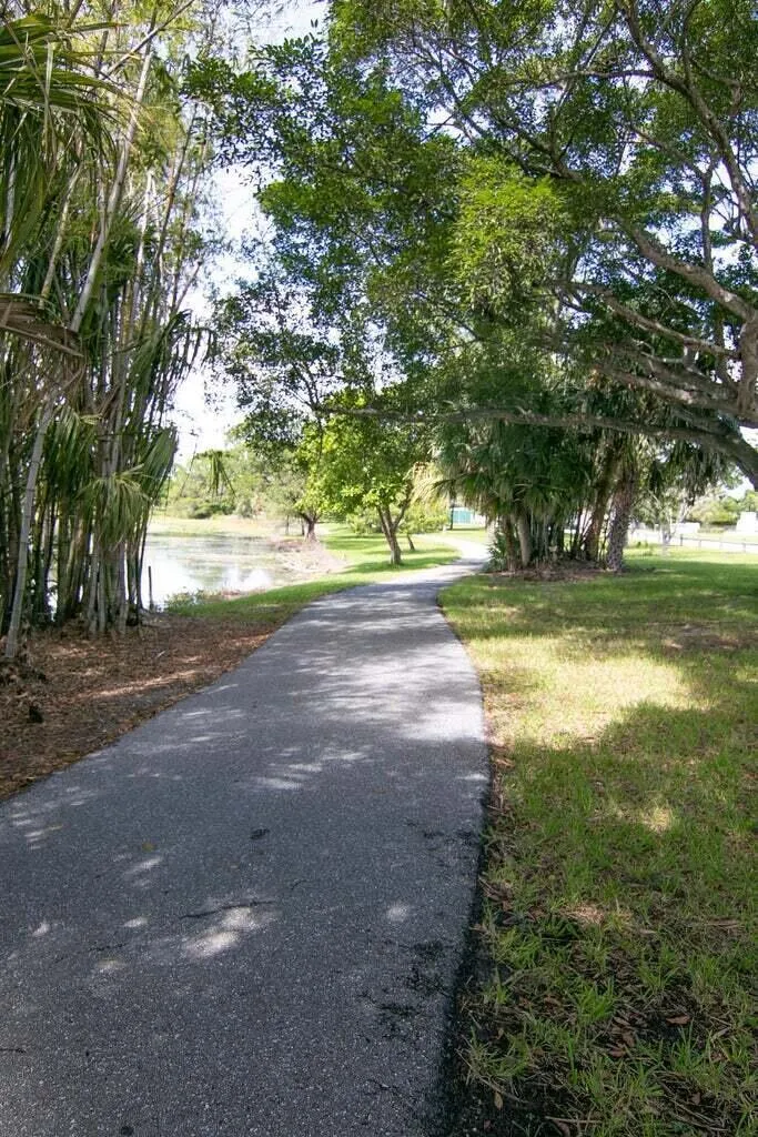 3240 Lake Osborne Drive #208 Lake Worth, FL 33461