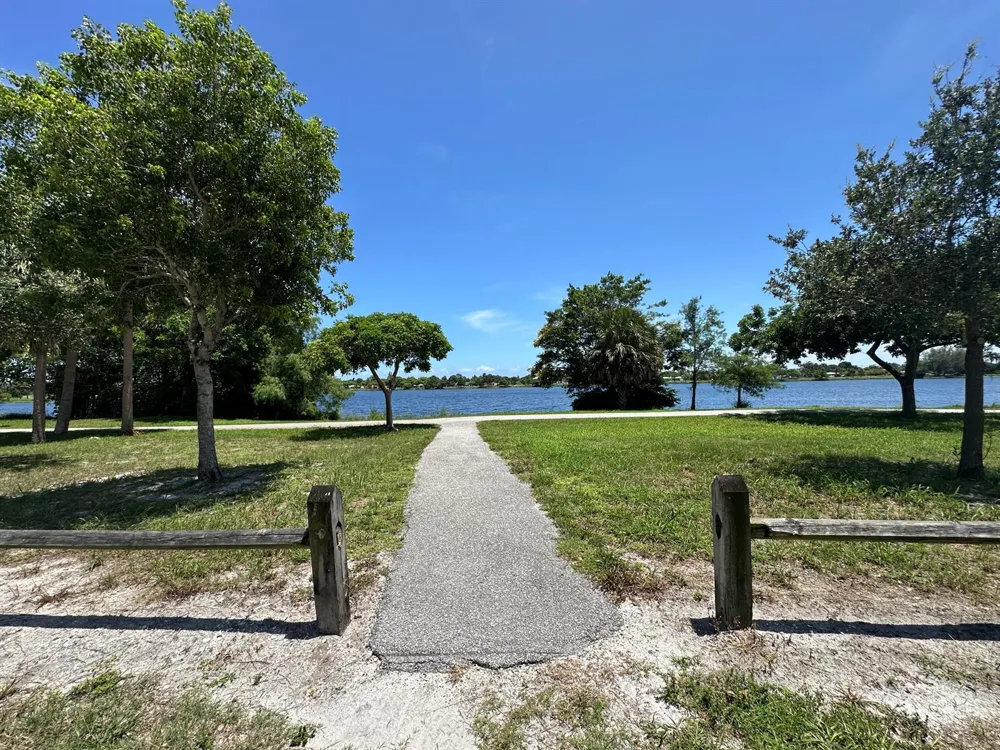 3240 Lake Osborne Drive #208 Lake Worth, FL 33461