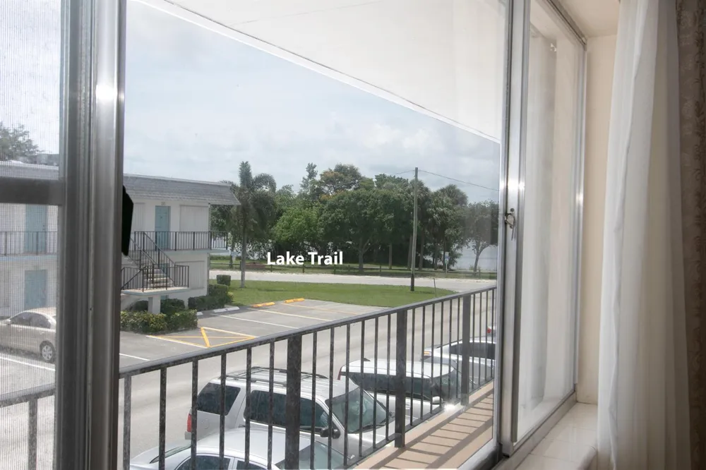 3240 Lake Osborne Drive #208 Lake Worth, FL 33461