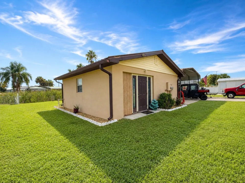 1095 CHOBEE LOOP Okeechobee, FL 34974