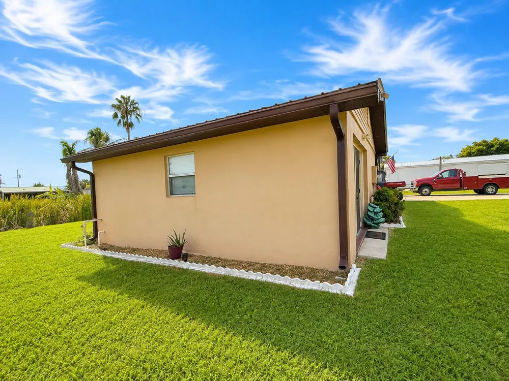 1095 CHOBEE LOOP Okeechobee, FL 34974