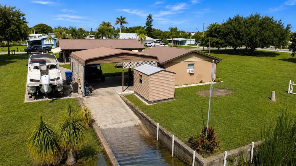 1095 CHOBEE LOOP Okeechobee, FL 34974