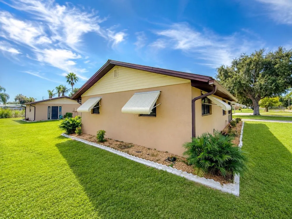 1095 CHOBEE LOOP Okeechobee, FL 34974