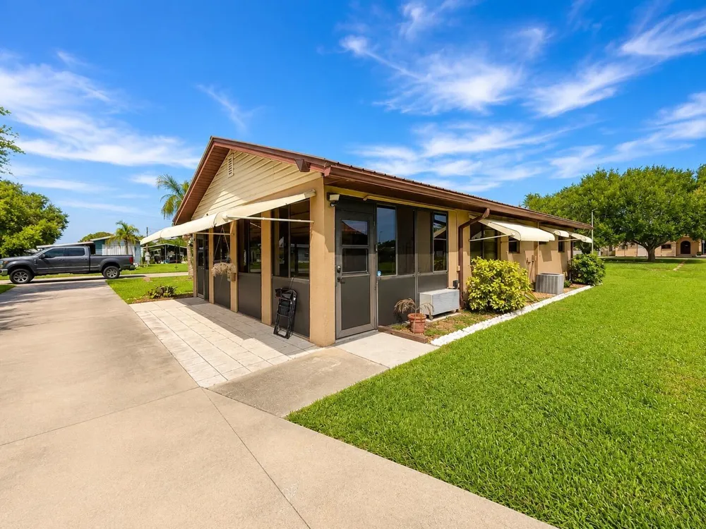1095 CHOBEE LOOP Okeechobee, FL 34974
