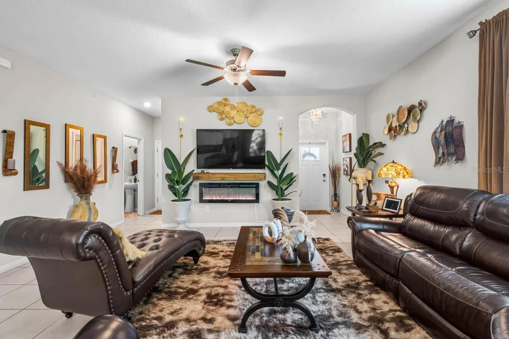 635 ROYAL EMPRESS DRIVE Ruskin, FL 33570