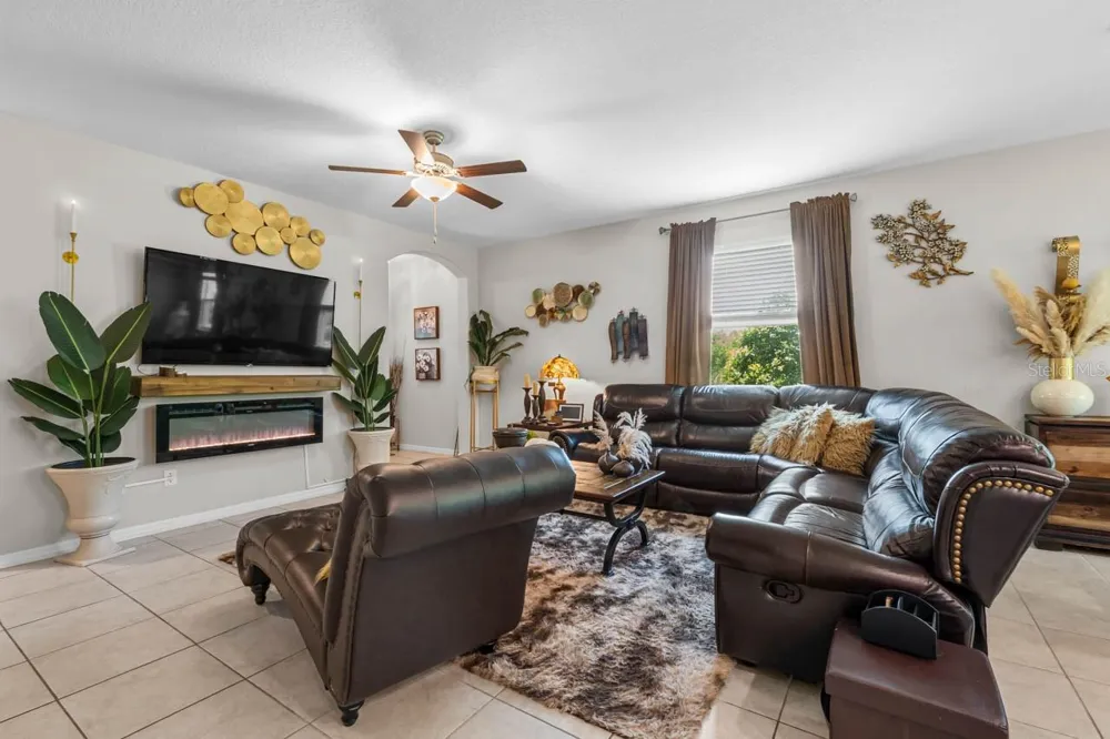 635 ROYAL EMPRESS DRIVE Ruskin, FL 33570