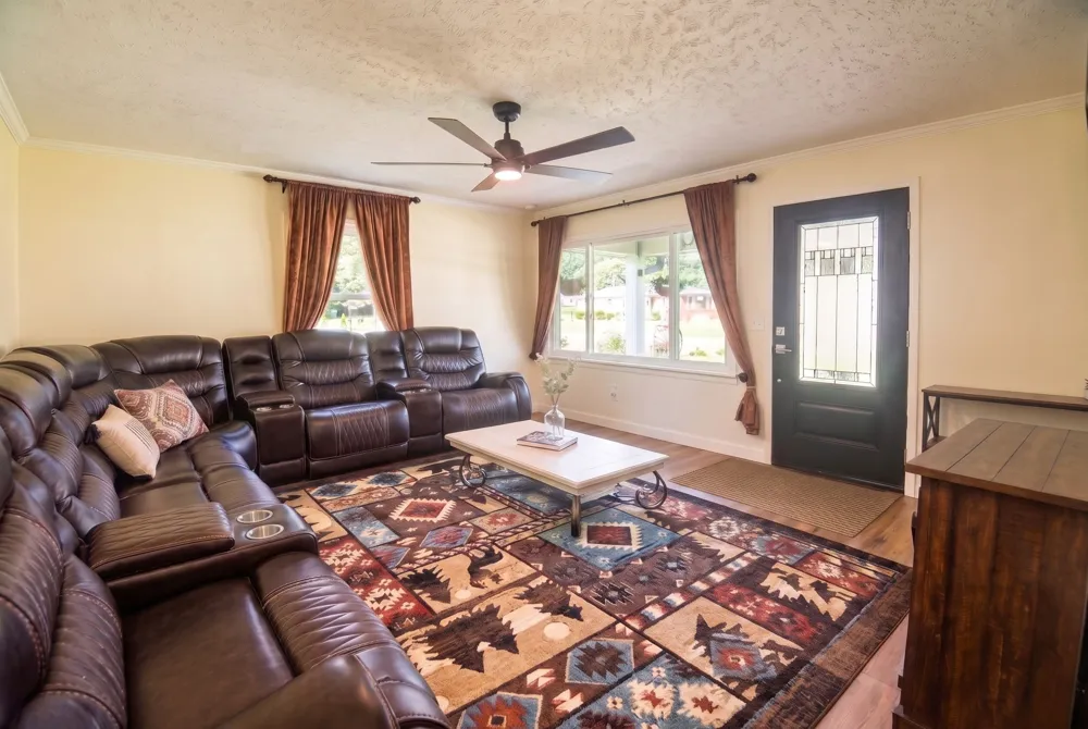 33 Horseshoe Bend Ln Elmwood, TN 38560