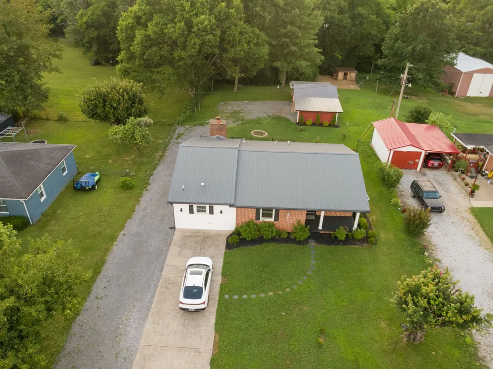 33 Horseshoe Bend Ln Elmwood, TN 38560