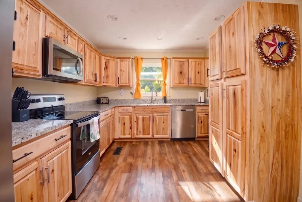 33 Horseshoe Bend Ln Elmwood, TN 38560