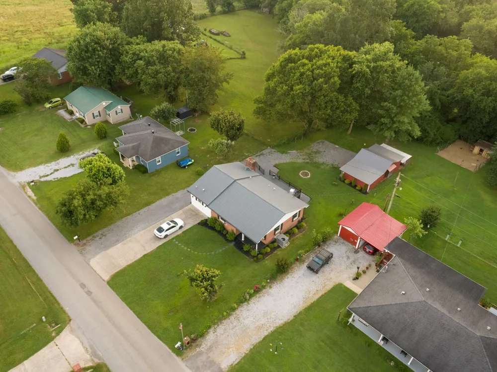 33 Horseshoe Bend Ln Elmwood, TN 38560
