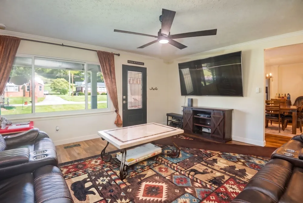 33 Horseshoe Bend Ln Elmwood, TN 38560