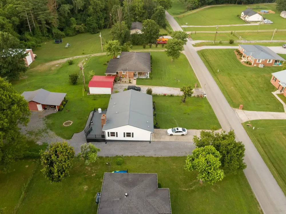 33 Horseshoe Bend Ln Elmwood, TN 38560