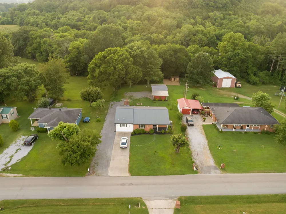 33 Horseshoe Bend Ln Elmwood, TN 38560