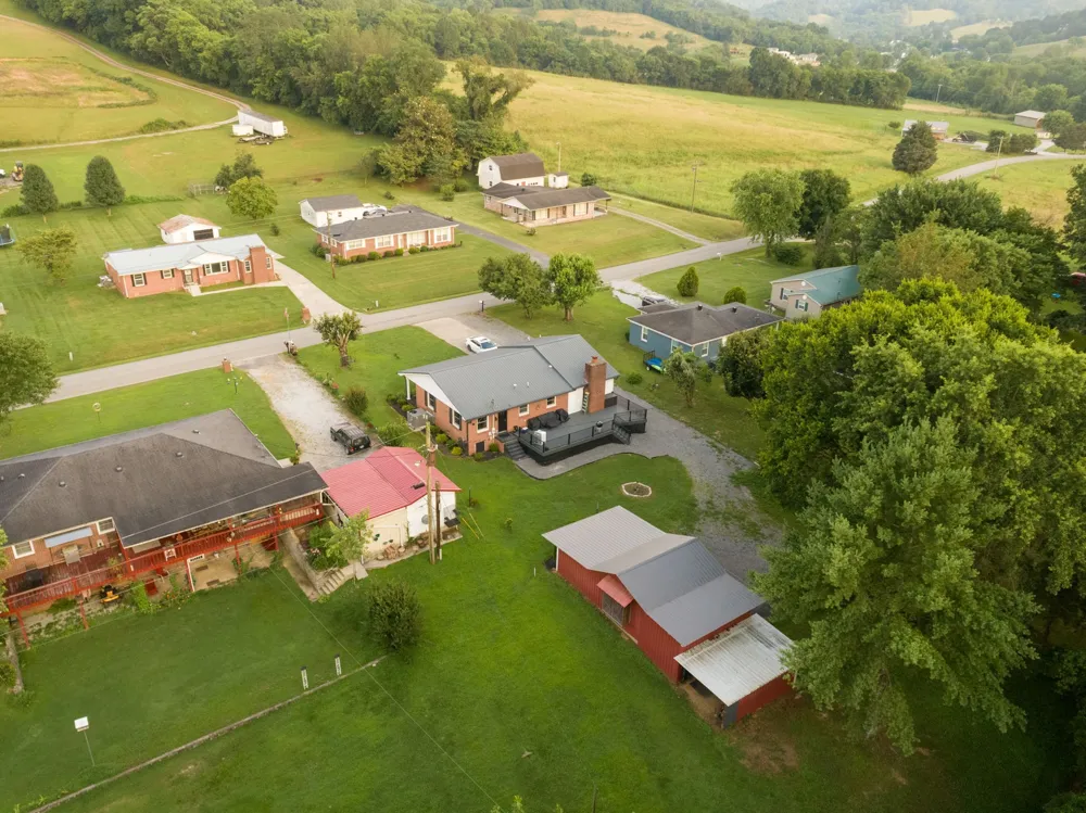 33 Horseshoe Bend Ln Elmwood, TN 38560
