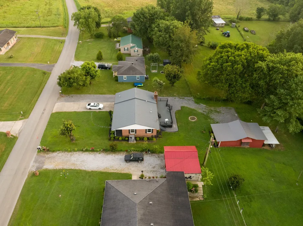 33 Horseshoe Bend Ln Elmwood, TN 38560