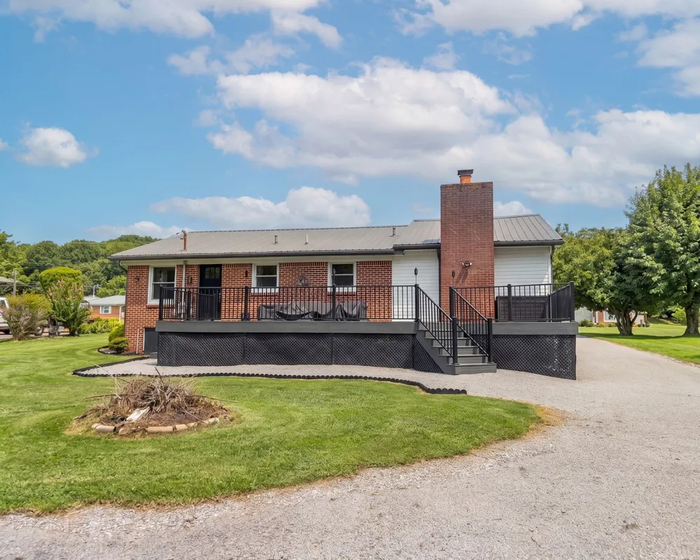 33 Horseshoe Bend Ln Elmwood, TN 38560