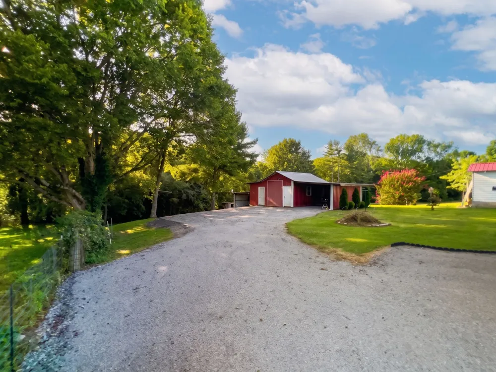 33 Horseshoe Bend Ln Elmwood, TN 38560