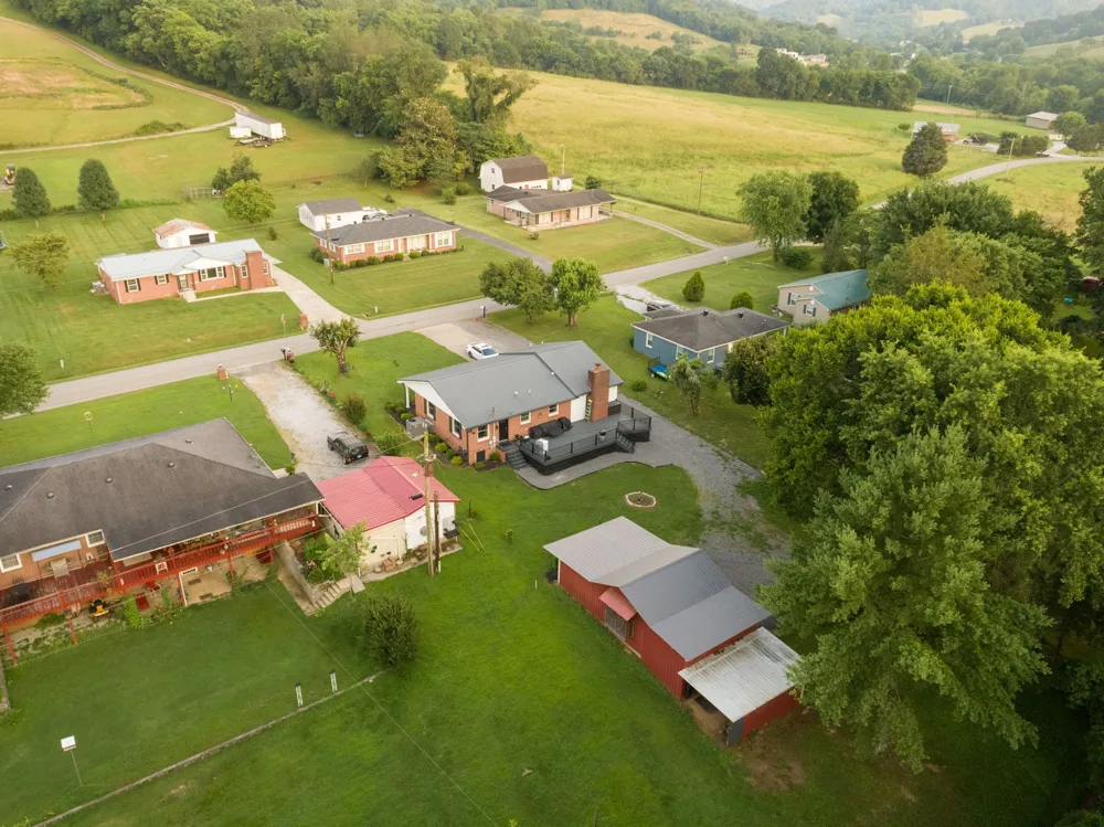 33 Horseshoe Bend Ln Elmwood, TN 38560