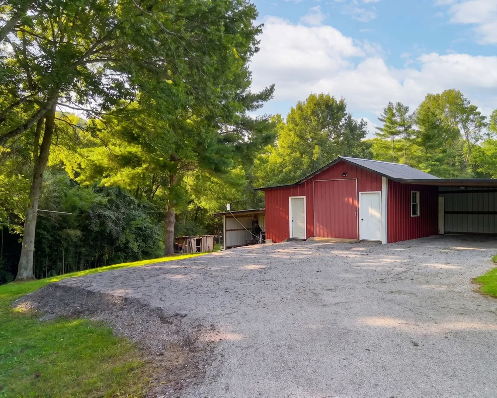 33 Horseshoe Bend Ln Elmwood, TN 38560
