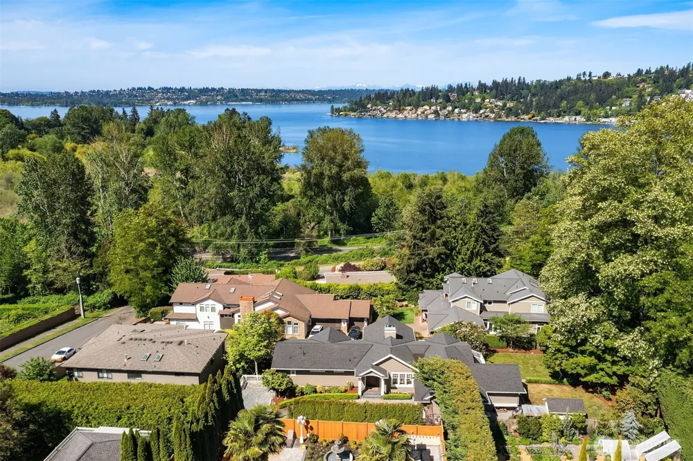 10030 NE 110th Street Kirkland, WA 98033