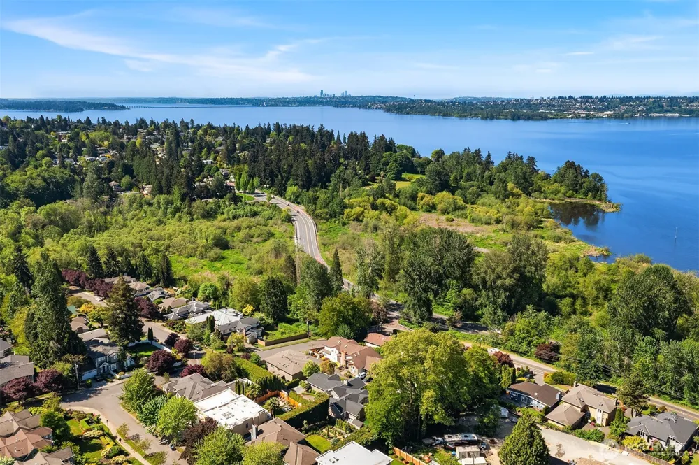 10030 NE 110th Street Kirkland, WA 98033