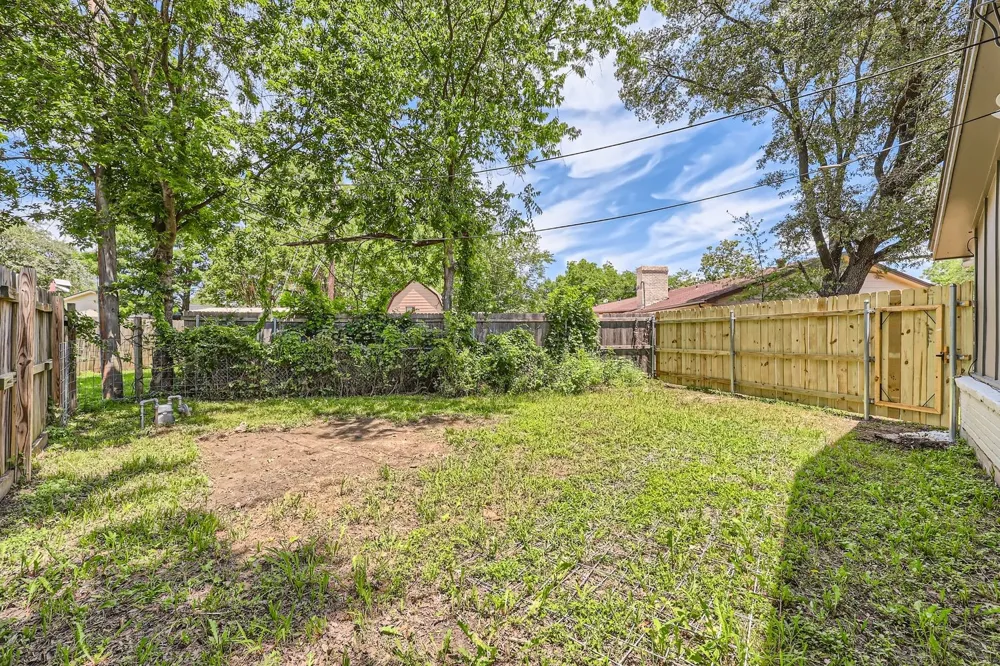 2309 Woodlawn Drive Ennis, TX 75119