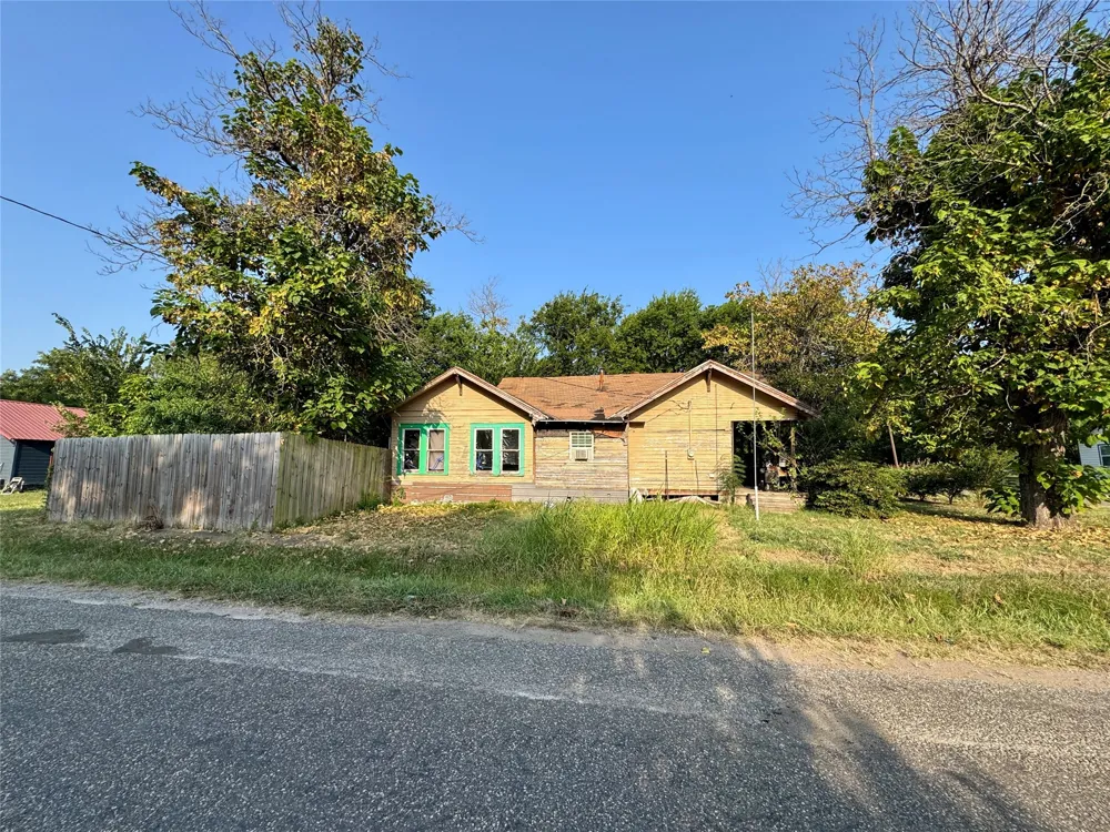1201 Market Street W Honey Grove, TX 75446