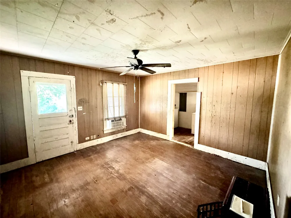 1201 Market Street W Honey Grove, TX 75446