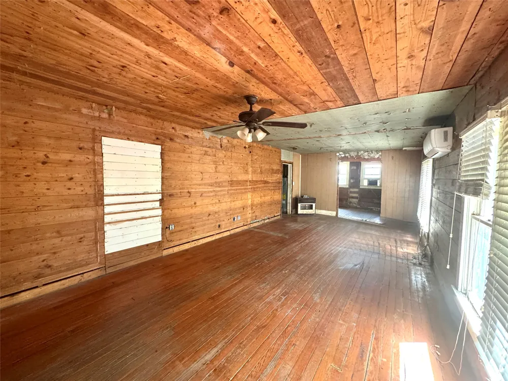 1201 Market Street W Honey Grove, TX 75446