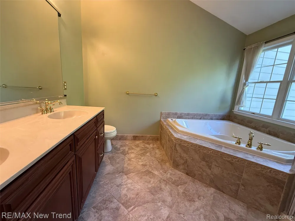 26360 FIELDSTONE DRIVE Novi City, MI 48374
