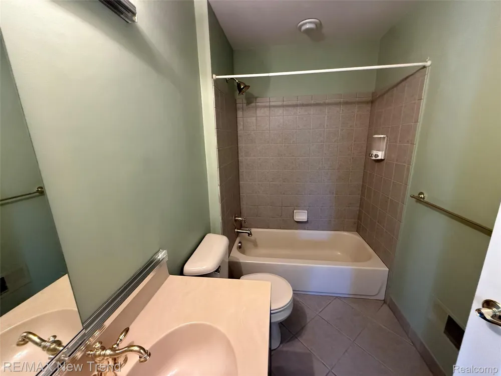 26360 FIELDSTONE DRIVE Novi City, MI 48374