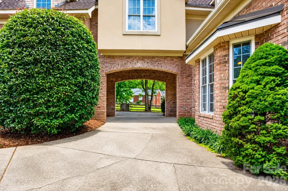 2027 Meadow Run Drive Matthews, NC 28104