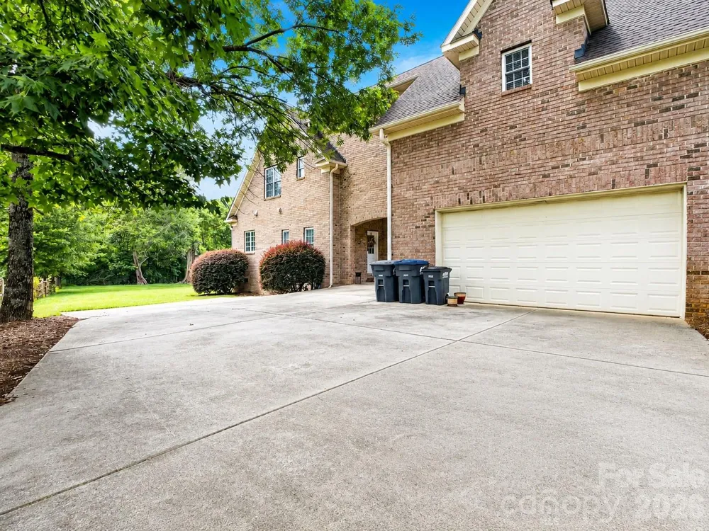 2027 Meadow Run Drive Matthews, NC 28104