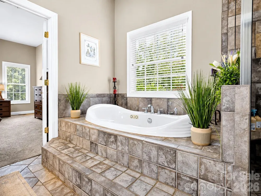 2027 Meadow Run Drive Matthews, NC 28104