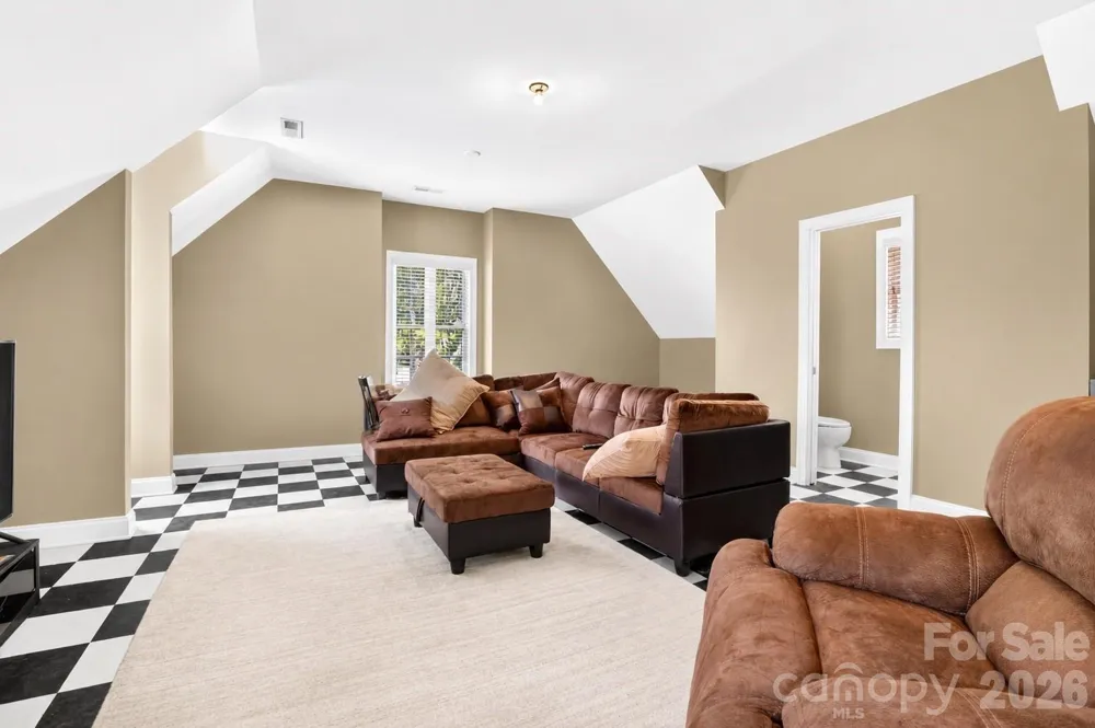 2027 Meadow Run Drive Matthews, NC 28104